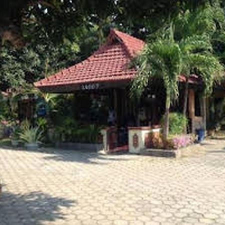 Hotel Nirwana Situbondo Redpartner Banyuanget Exterior photo